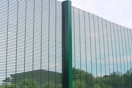Hàng rào lưới thép hàn mạ kẽm nhúng nóng 4.0mm màu xanh lá