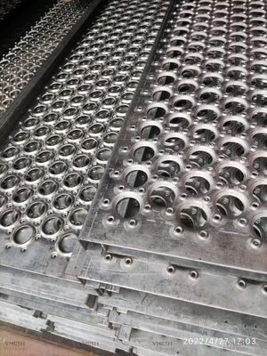 Mái lưới an toàn không trượt bằng lỗ tròn nhôm 3,5mm cho các bước đi cầu thang