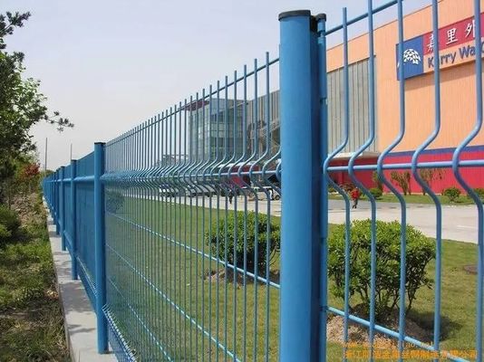 Hàng rào lưới kim loại sơn tĩnh điện 3D với trụ vuông tròn