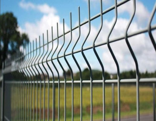 Hàng rào lưới kim loại sơn tĩnh điện 3D với trụ vuông tròn