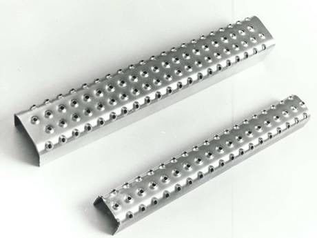Bậc thang kim loại mạ kẽm 2.5mm chịu lực nặng chống trượt