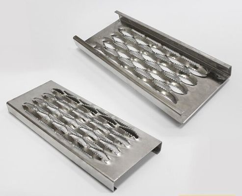 Độ bền cao và chất lượng lưới ốc cầu thang bước chân / băng chuyền an toàn lưới