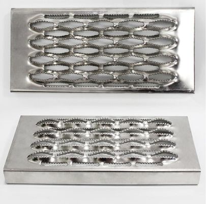 Phòng chống trượt Grip Strut an toàn Perforated Grating Metal Walkway Panel