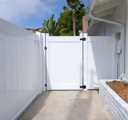 Hàng rào nhựa PVC Vinyl giá rẻ có trụ cho gia đình