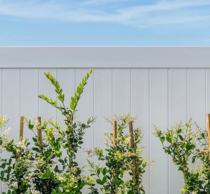 Tấm rào sân bằng nhựa PVC bảo mật hoàn toàn dễ lắp đặt