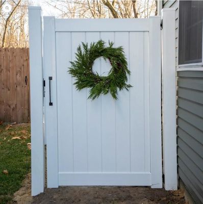Cửa hàng vườn PVC / Vinyl trang trí với cổng cho sự riêng tư ngoài trời