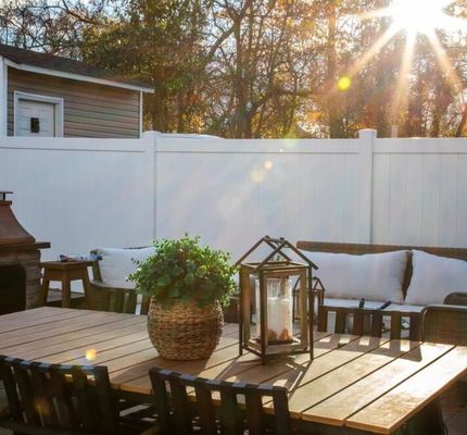 Tấm hàng rào PVC trắng cao 6ft (1.8m) x rộng 2.4m, ít bảo trì