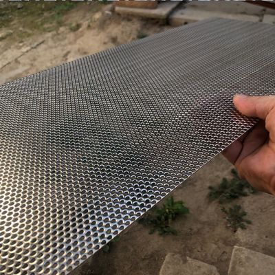 PVDF Lớp phủ kiến trúc hình vuông nhôm tấm đục mạc kim loại trang trí