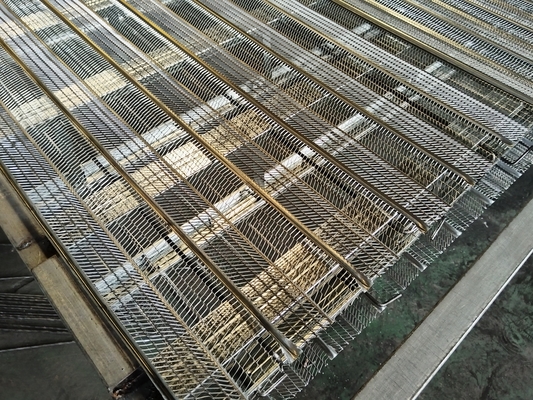 Lưới kim loại giãn nở mạ kẽm làm ván khuôn đổ bê tông cho xây dựng hồ bơi
