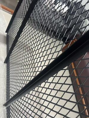 Màn kính kim cương kim loại cứng được thiết kế để chịu tải trọng cao