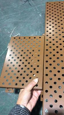 Nhôm đục vỏ kim loại cho trần nhà trang trí Đen xanh vàng