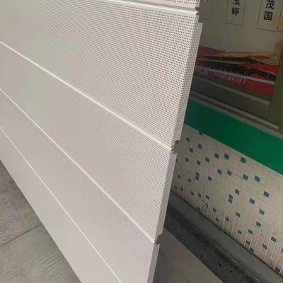 Bảng kim loại lỗ nhôm đen cho tường rèm 1,8mm
