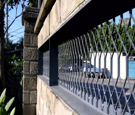 Thép carbon mạ kẽm nhúng nóng Kim loại mở rộng với phong cách Gothic