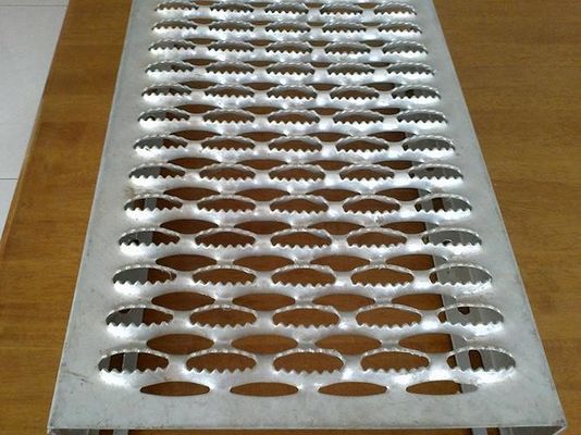 2-5m Diamond Walkway Channel Grip Span Lưới an toàn Chống trượt