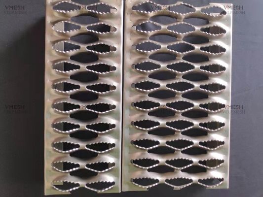 Độ bền cao Bạc Diamond Hole Grip Strut Lưới an toàn Chiều rộng 300mm