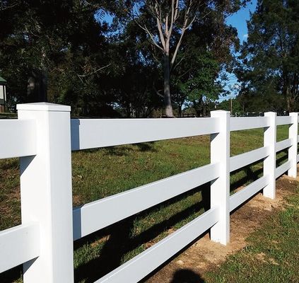 Hàng rào đồng cỏ Vinyl sát trùng Pvc trắng 3 trang trại nhựa đường sắt cho đồng cỏ ngựa