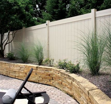 Hàng rào nhựa PVC Vinyl giá rẻ có trụ cho gia đình