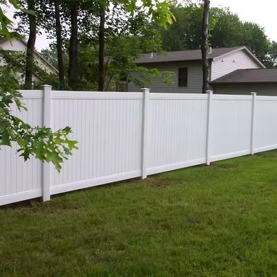 Tấm rào nhựa Vinyl Pvc trắng đẹp trang trí ngoài trời 6x8 feet