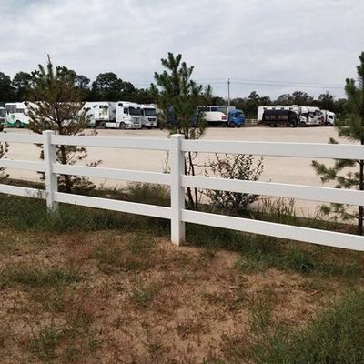 Màu trắng 3 đường ray 4 đường ray nhựa ngựa hàng rào Vinyl Farm hàng rào cho an toàn