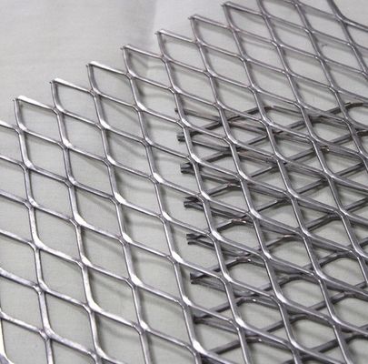 Heavy Duty Walkway Hot Dip mạ kẽm mở rộng lưới chống trượt