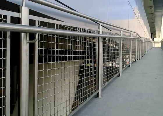 30% -60% Khu vực mở Lưới kim loại kiến ​​trúc 0,5mm-4,0mm Lan can cầu thang lưới