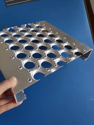 Mái nhà An toàn lối đi bằng thép 1.5mm Grip Strut Grating ngoài trời Lỗ chống trượt Hình dạng O