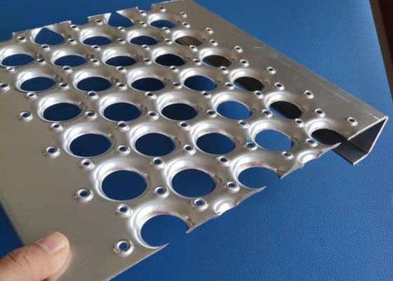 Lưới chống trượt Rooftop Perf O Grip Safety Grating 0,5m 0,55m 0,6m Chiều rộng