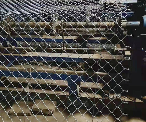 Hot Dip Galvanized Chain Link hàng rào 5ft cho các sân thể thao